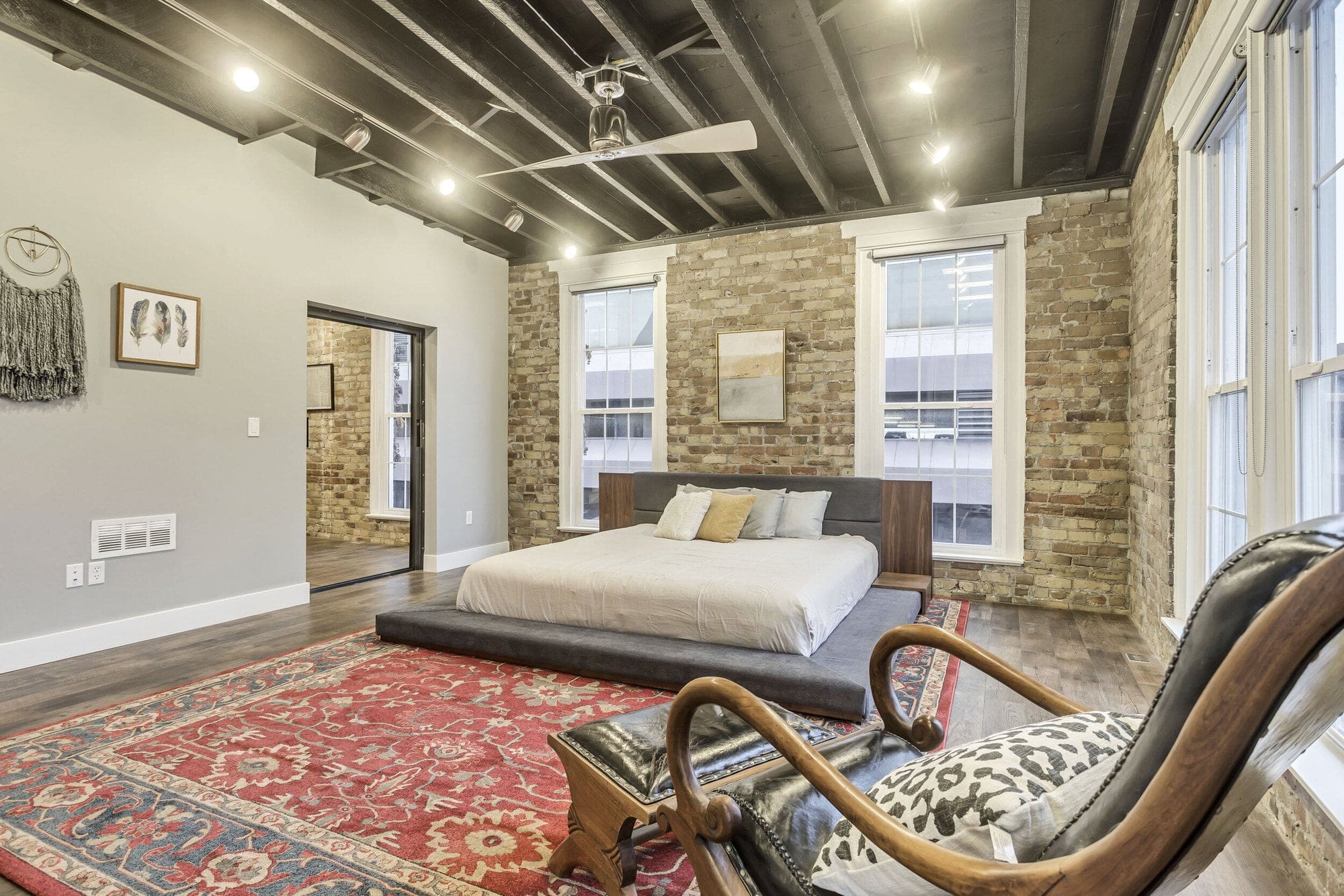 Gallery Detail: Stunning Penthouse